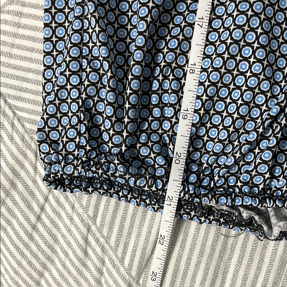 Max Studio Elegant Black and Blue Sleeveless Top - Picture 6 of 10